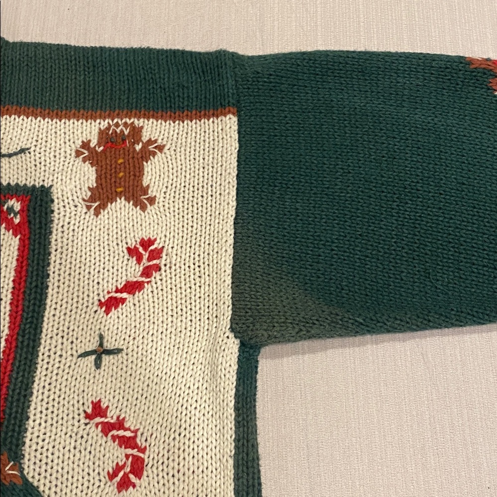 Vintage Woolrich Christmas Gingerbread House Sweater w Green and Red Accents - Picture 10 of 12